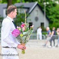 Algemeen Olaf Visser met bloemetje 6081 20240518